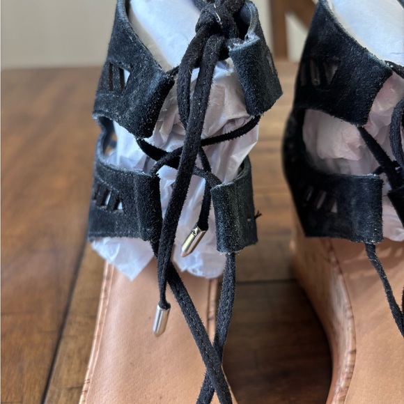 UV Brand new in box, healed sandals size 8, 3 1/2 heel. Black leather lace up - Picture 3 of 6